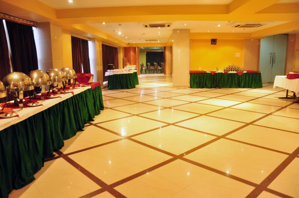 כלכותה Landmark Hotel מראה חיצוני תמונה